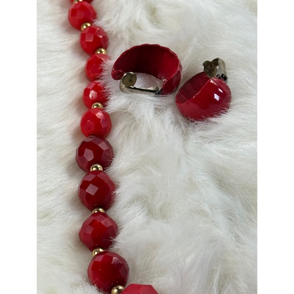 Vintage Red Faceted Bead Necklace and Matching Red Enamel Clip On Hoop Earrings - Picture 5 of 9